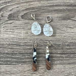 Elegant Gold and Black Earrings Set